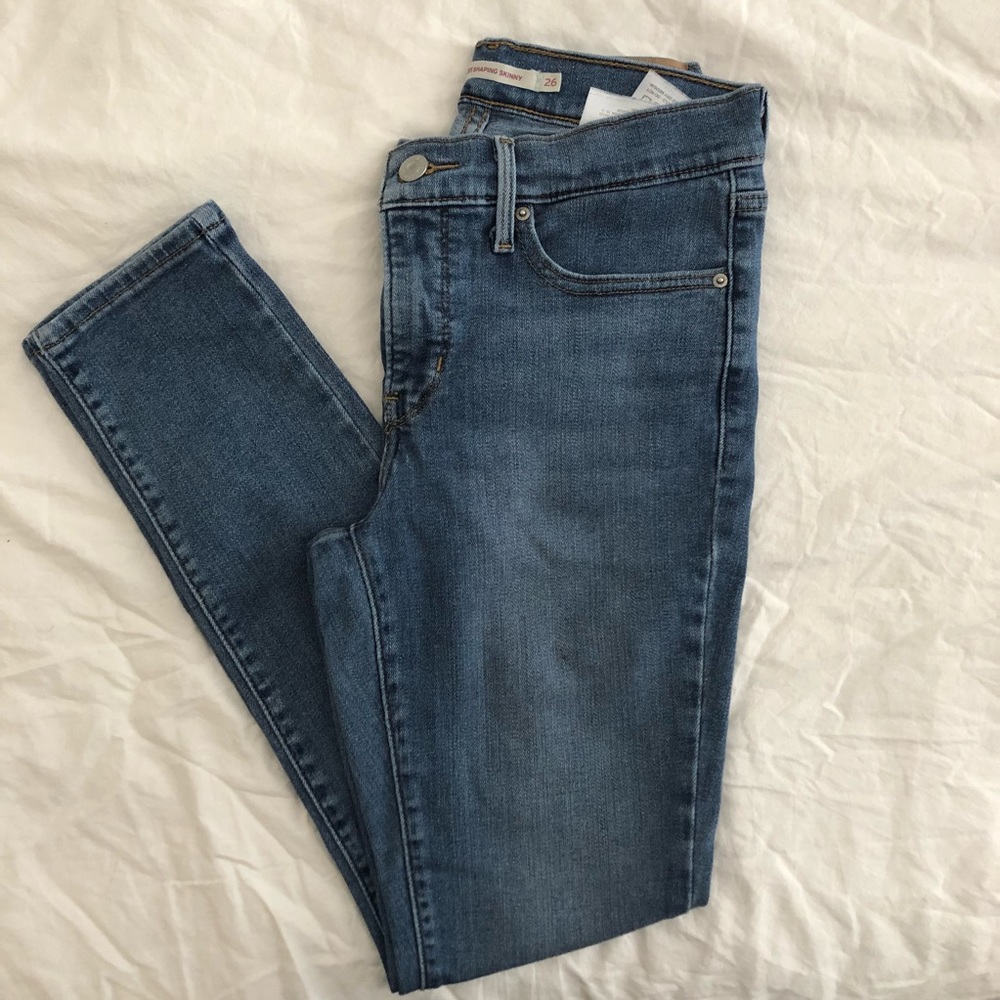 Levi’s 311 Shaping Skinny Jean